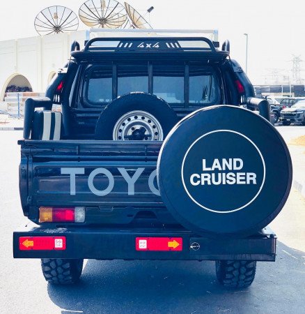 TOYOTA LAND CRUISER PICK UP
