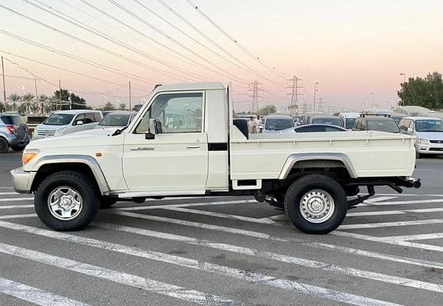 TOYOTA LAND CRUISER SINGLE CABIN