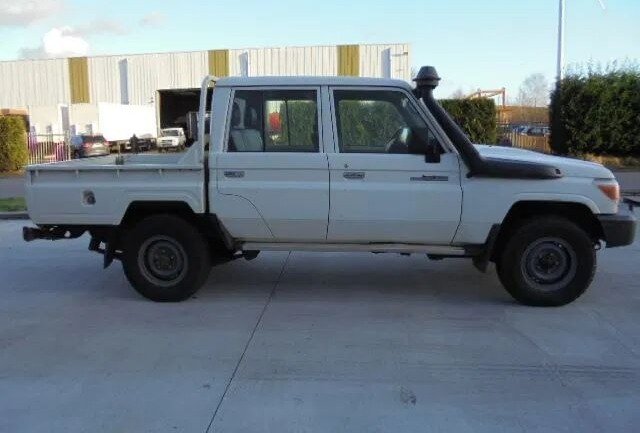 TOYOTA LAND CRUISER DOUBLE CABIN