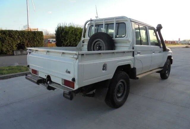 TOYOTA LAND CRUISER DOUBLE CABIN