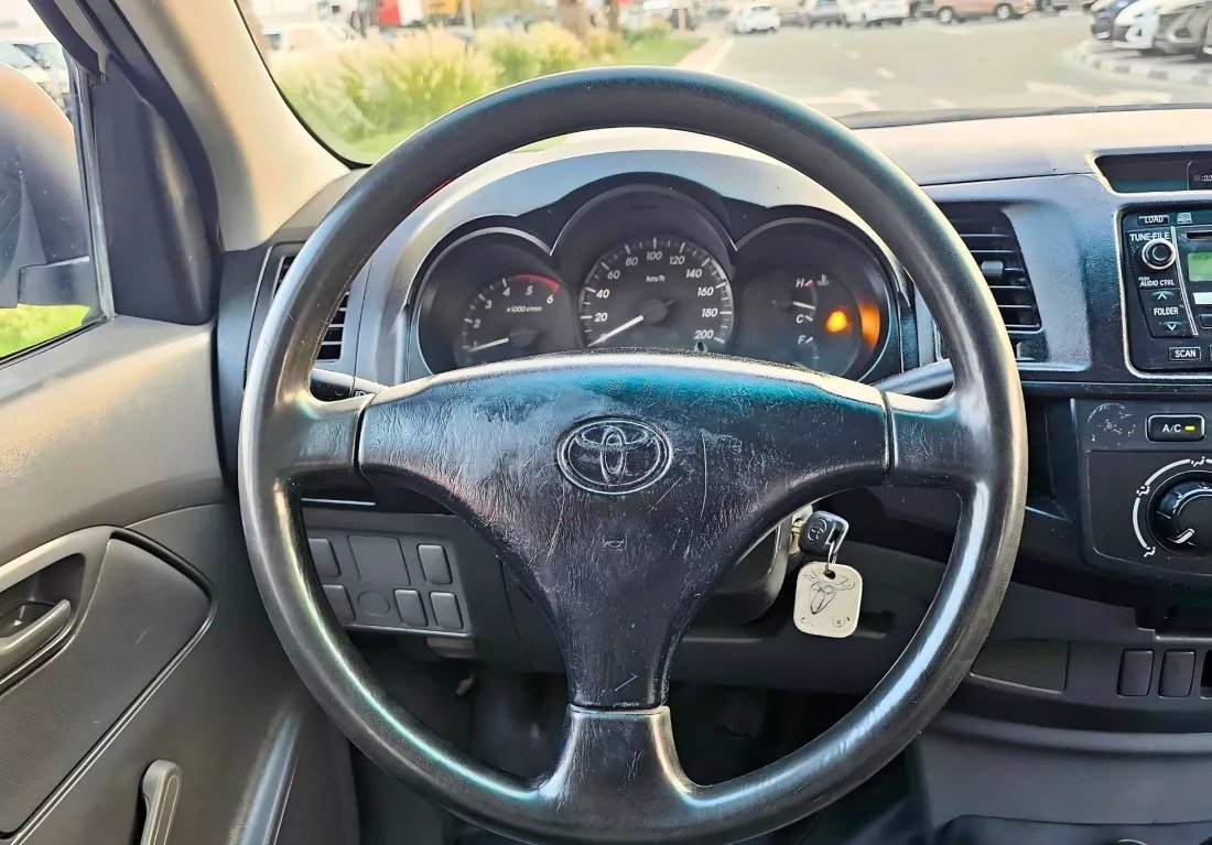 TOYOTA HILUX
