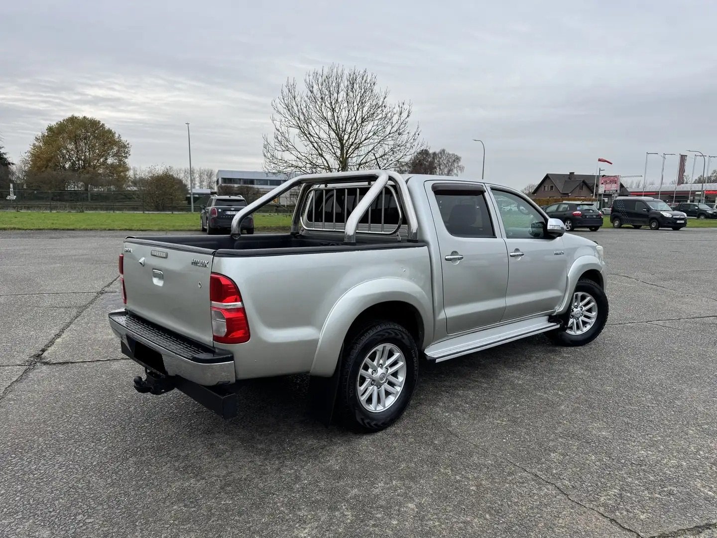 TOYOTA HILUX