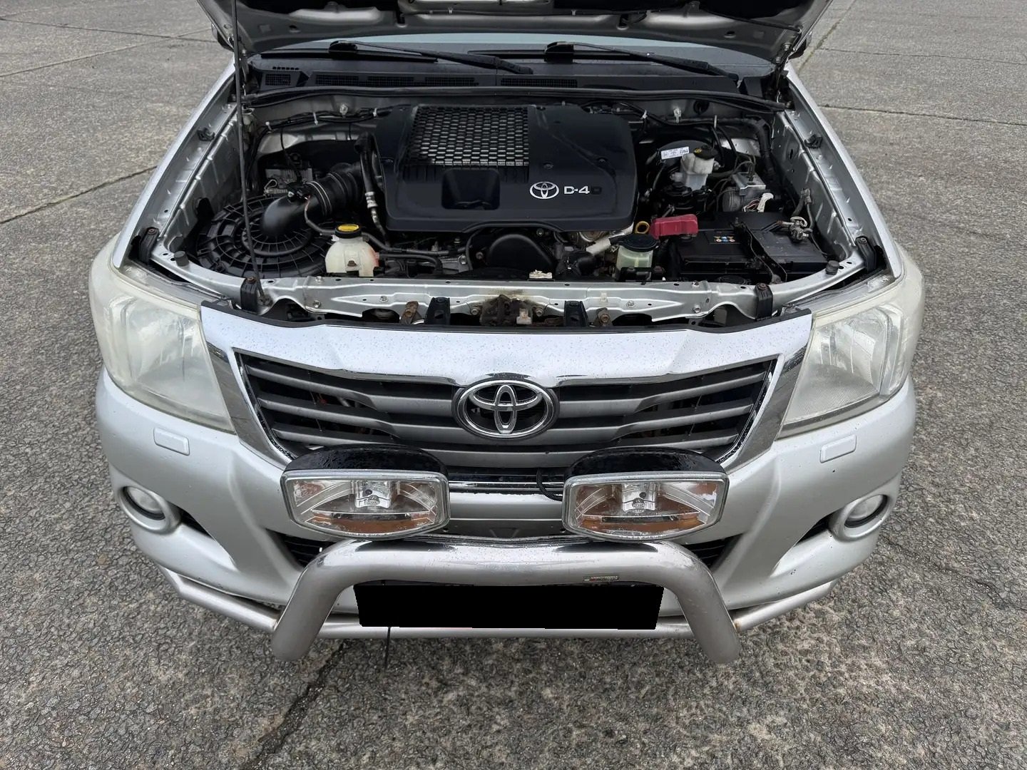 TOYOTA HILUX