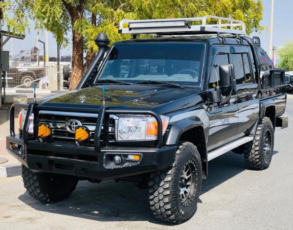TOYOTA LAND CRUISER PICK UP