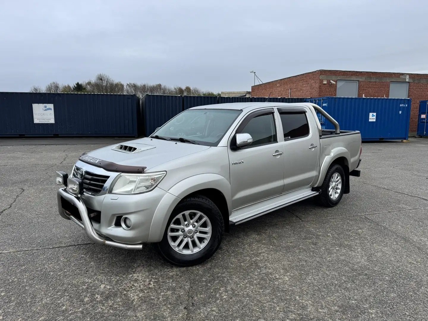 TOYOTA HILUX