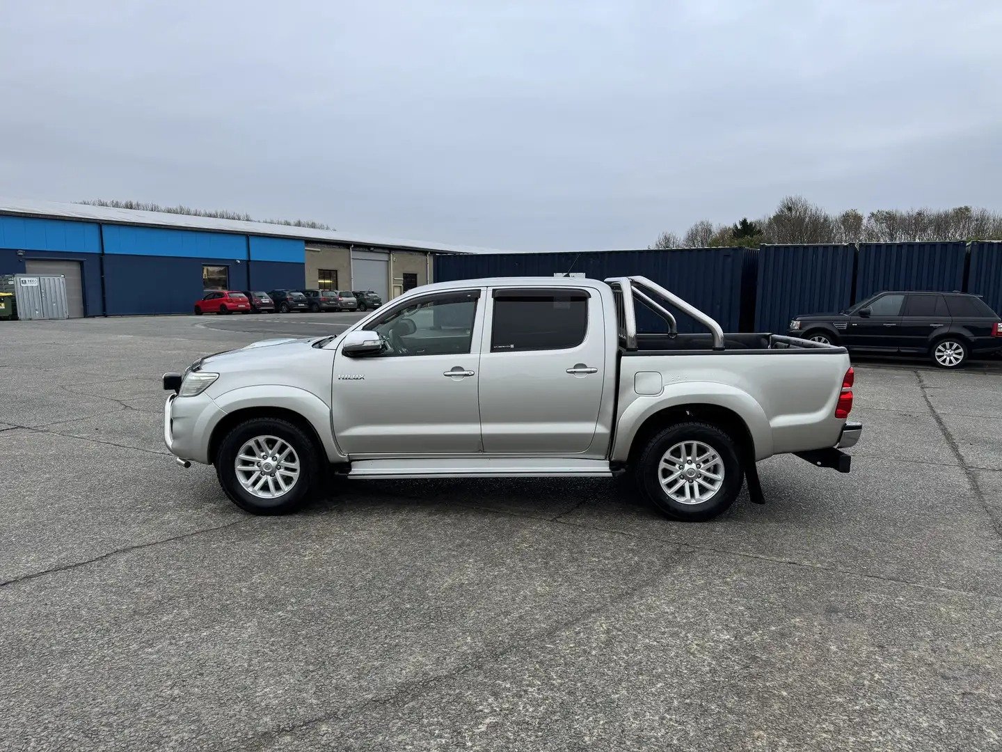TOYOTA HILUX