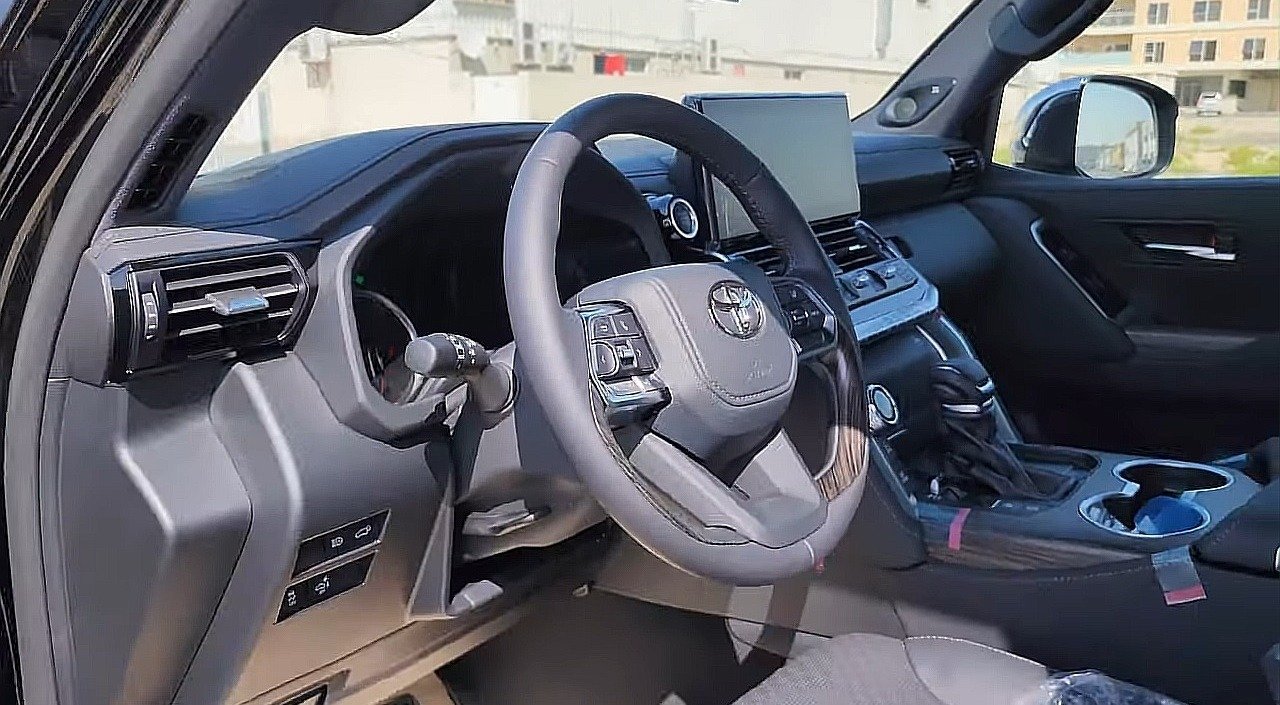 TOYOTA LAND CRUISER VXR