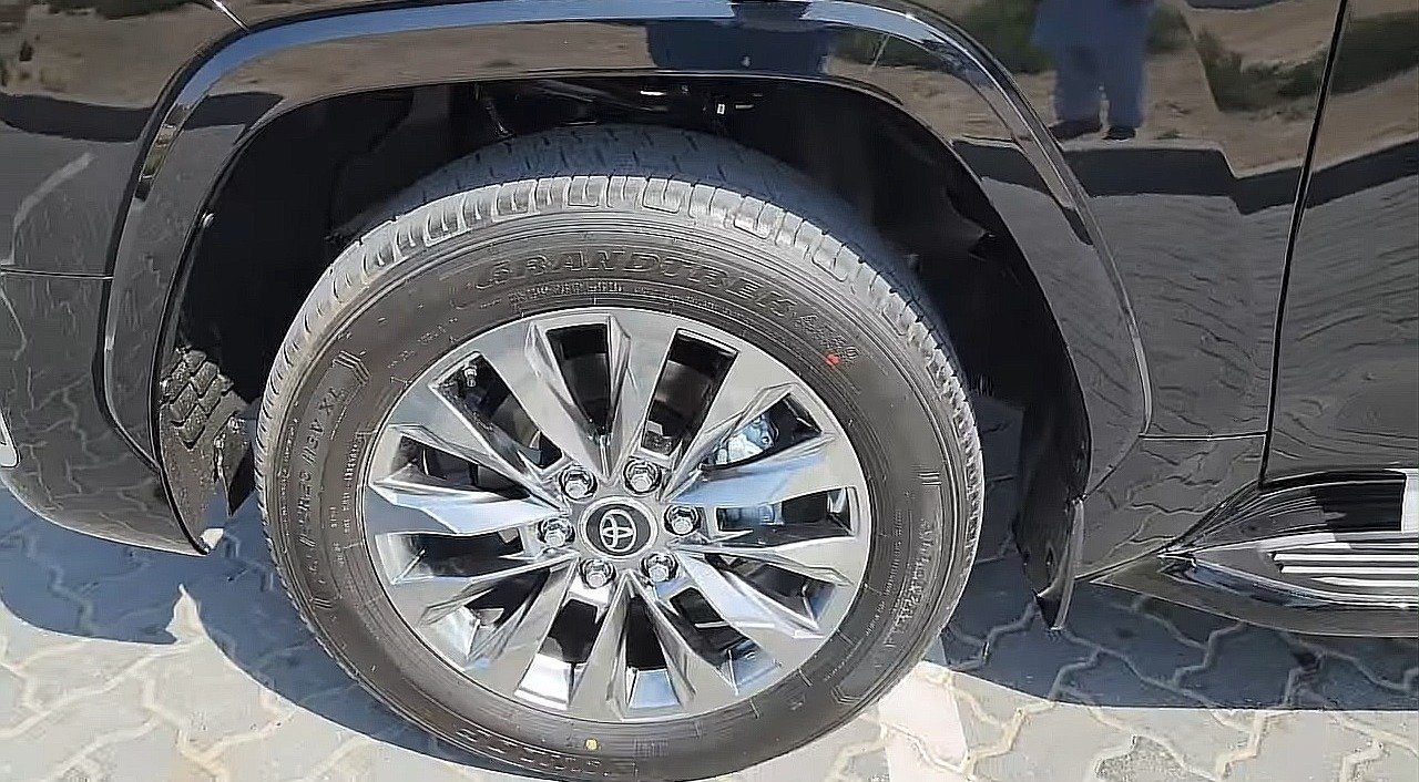 TOYOTA LAND CRUISER VXR