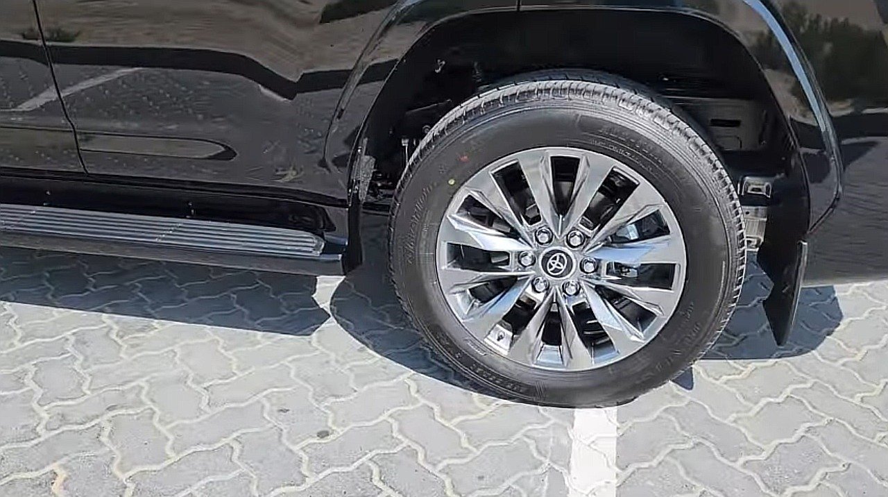 TOYOTA LAND CRUISER VXR