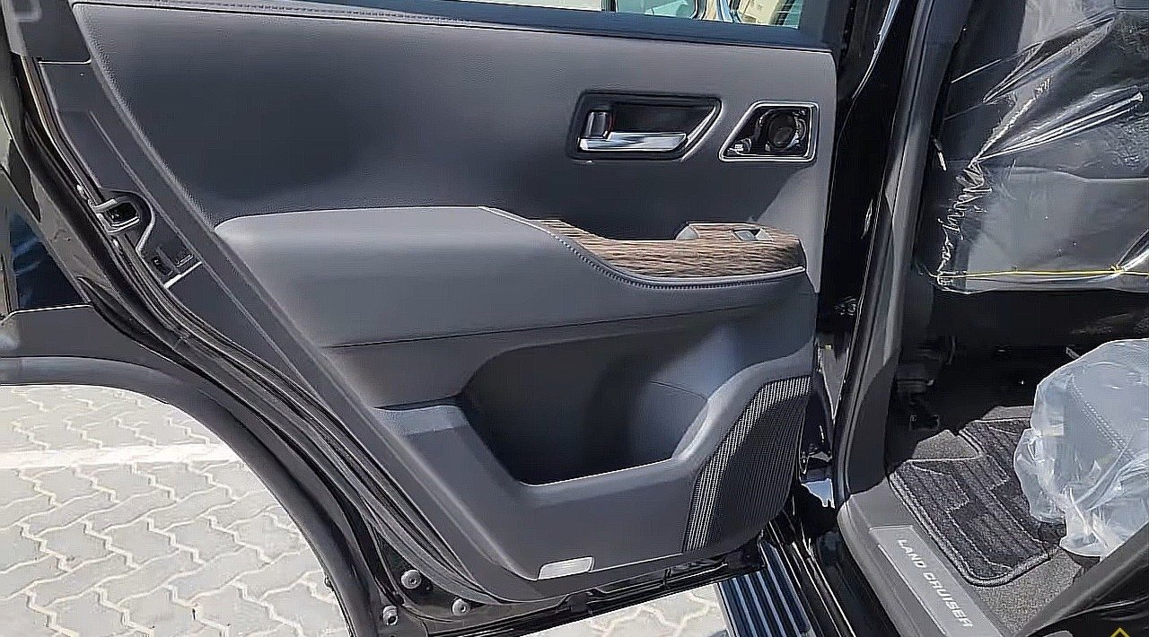 TOYOTA LAND CRUISER VXR