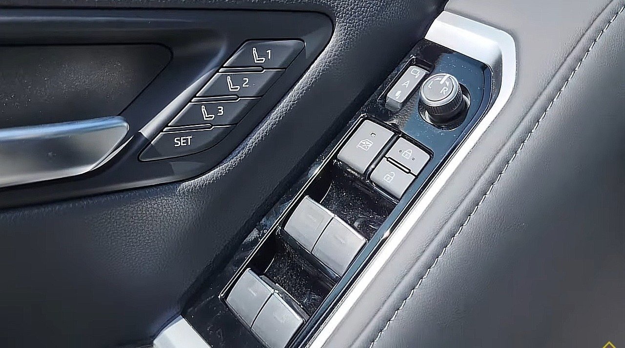 TOYOTA LAND CRUISER VXR